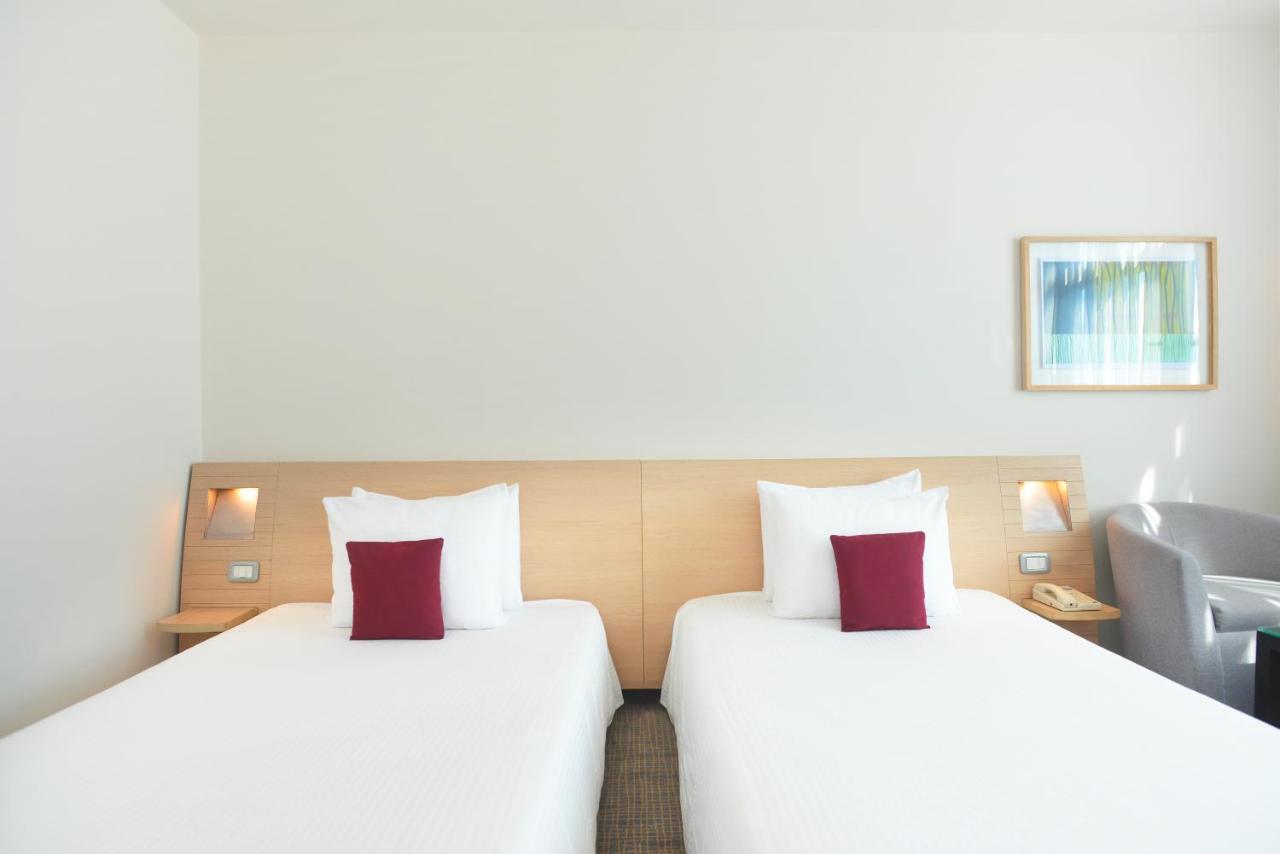 Novotel Pau Pyrenees Лескар Екстериор снимка
