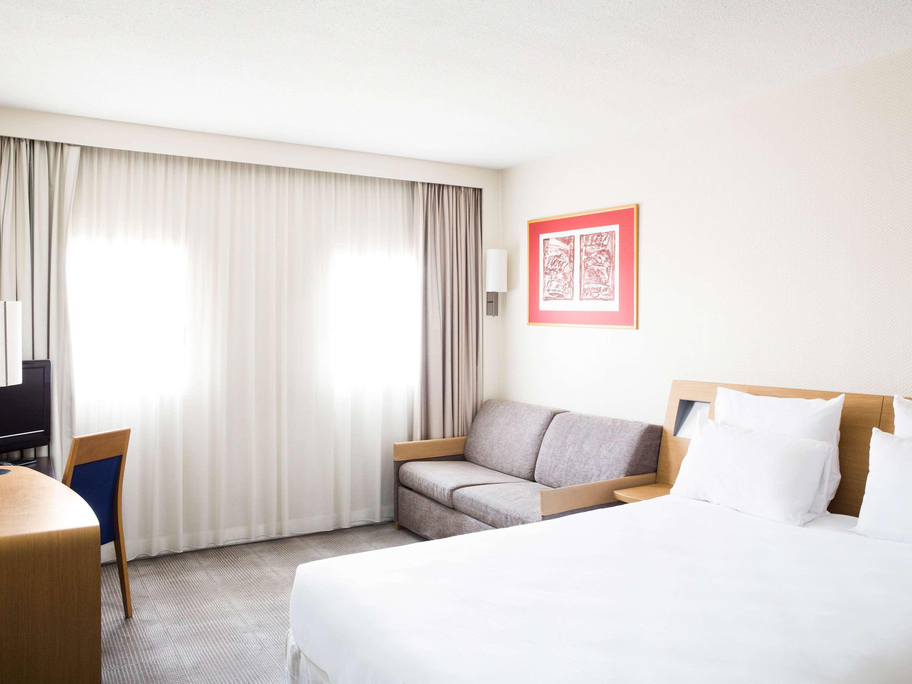 Novotel Pau Pyrenees Лескар Екстериор снимка