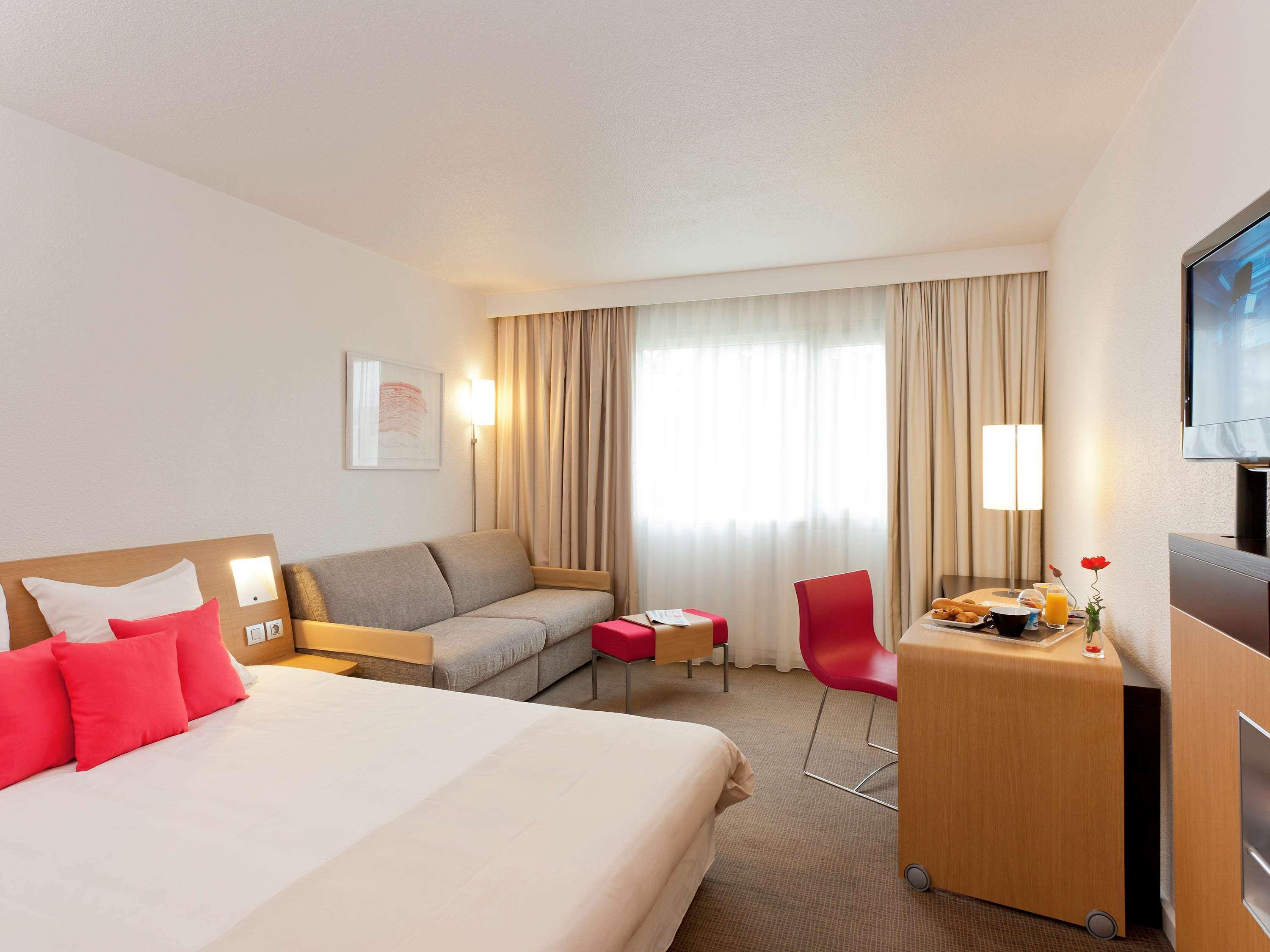 Novotel Pau Pyrenees Лескар Екстериор снимка