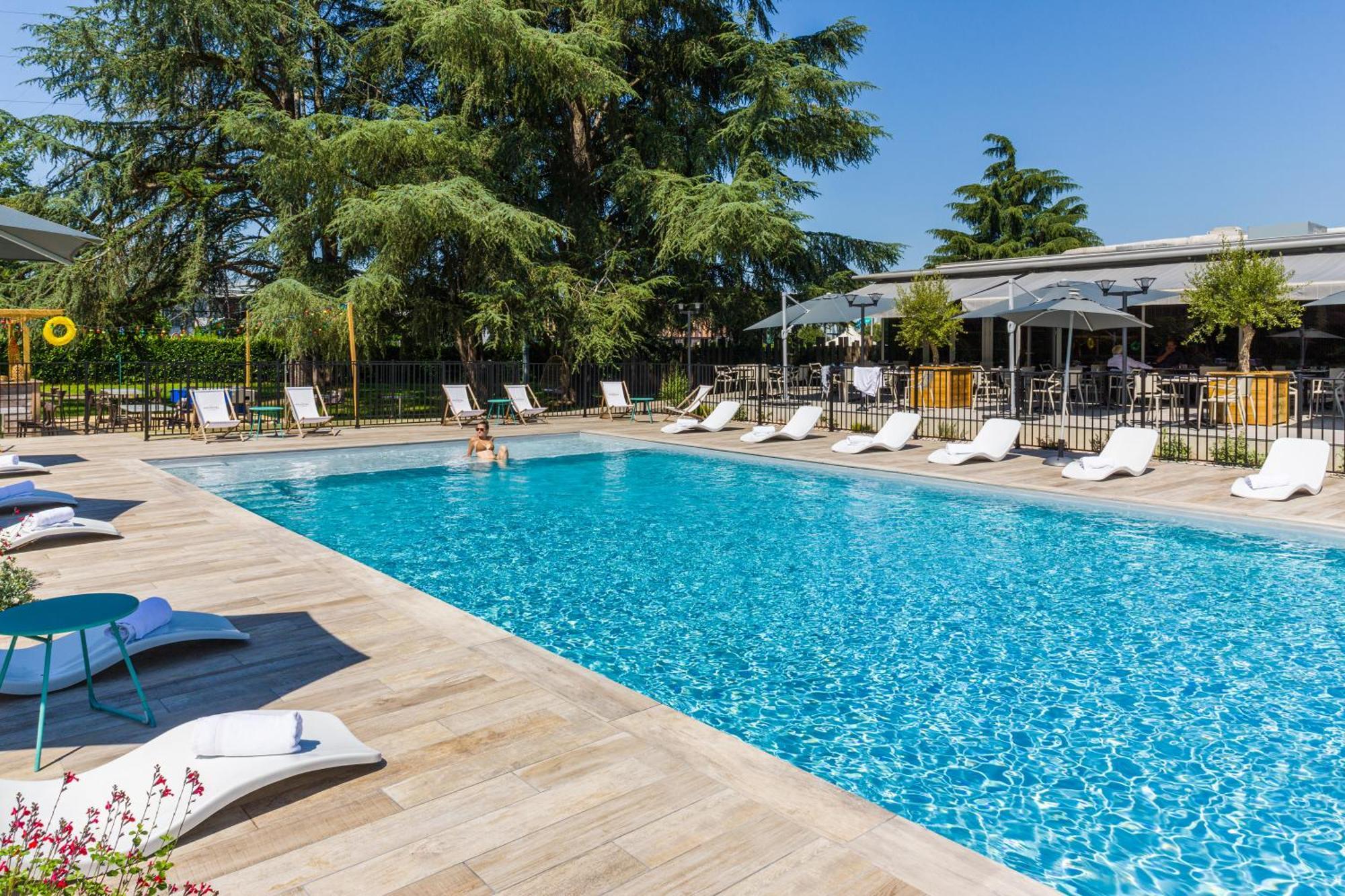 Novotel Pau Pyrenees Лескар Екстериор снимка