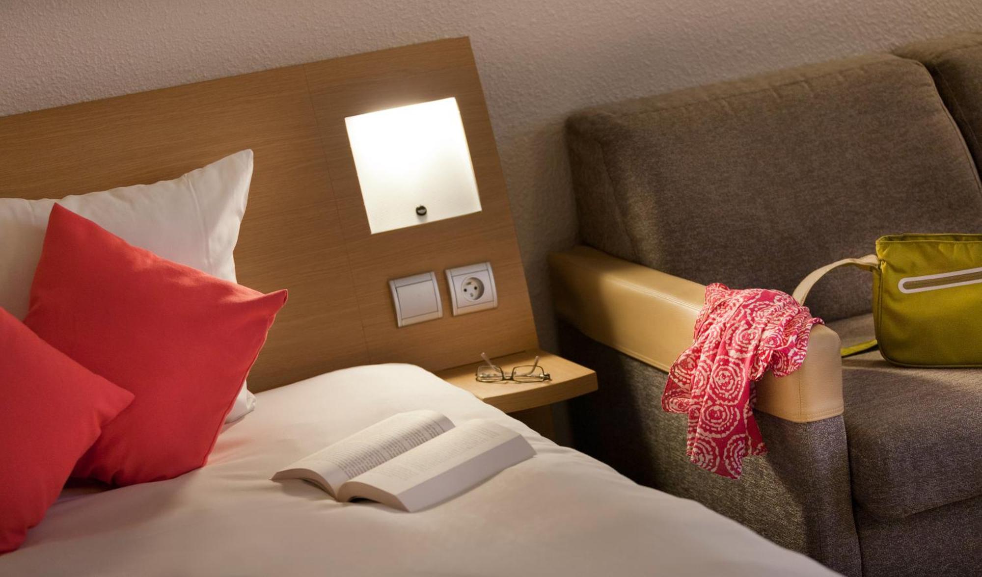 Novotel Pau Pyrenees Лескар Стая снимка